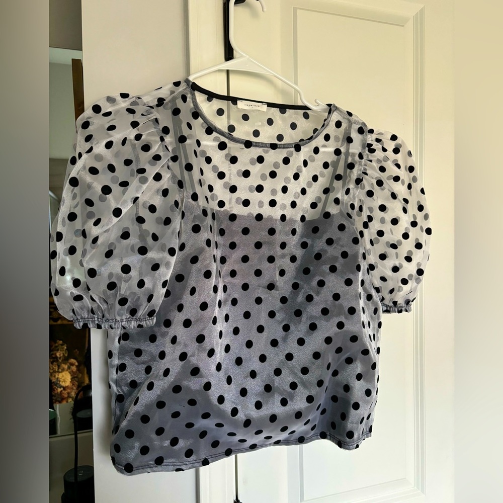 Puffy sleeves top